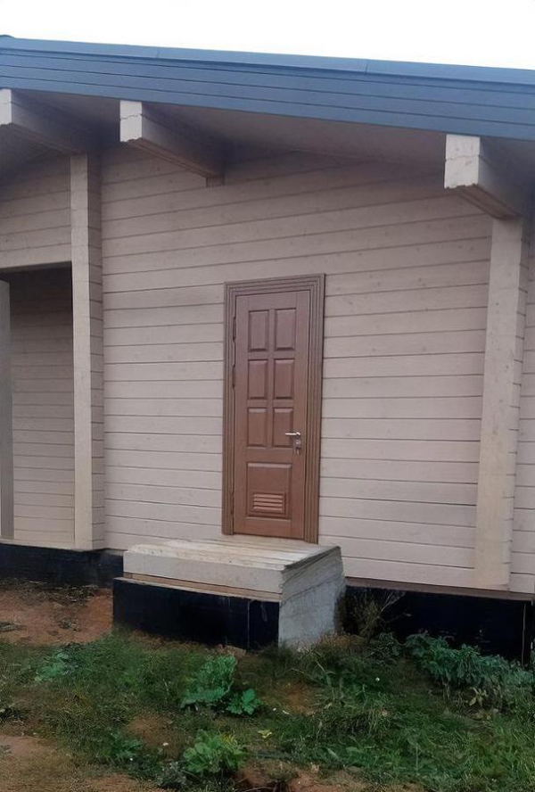 Дверь с вентиляцией Дверь с вентиляцией