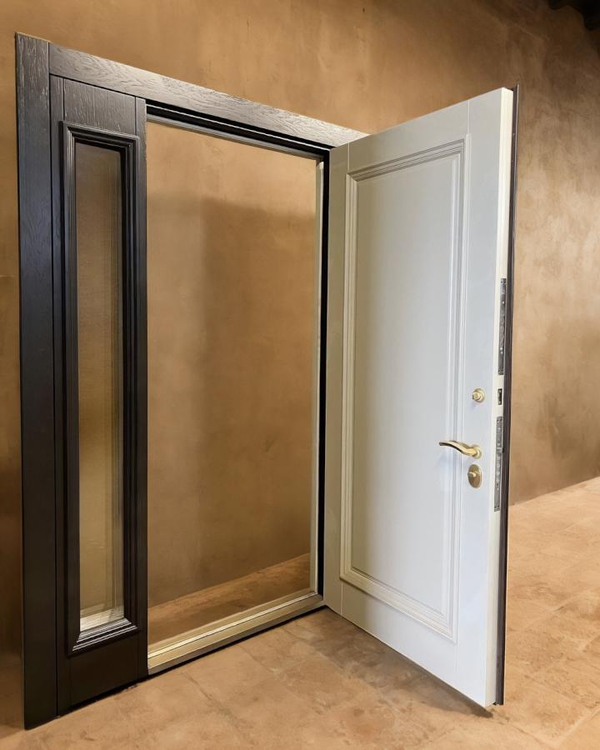 Дверь со стеклом сбоку Дверь со стеклом сбоку