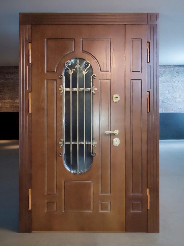 Полуторная дверь с фигурным стеклом Полуторная дверь с фигурным стеклом