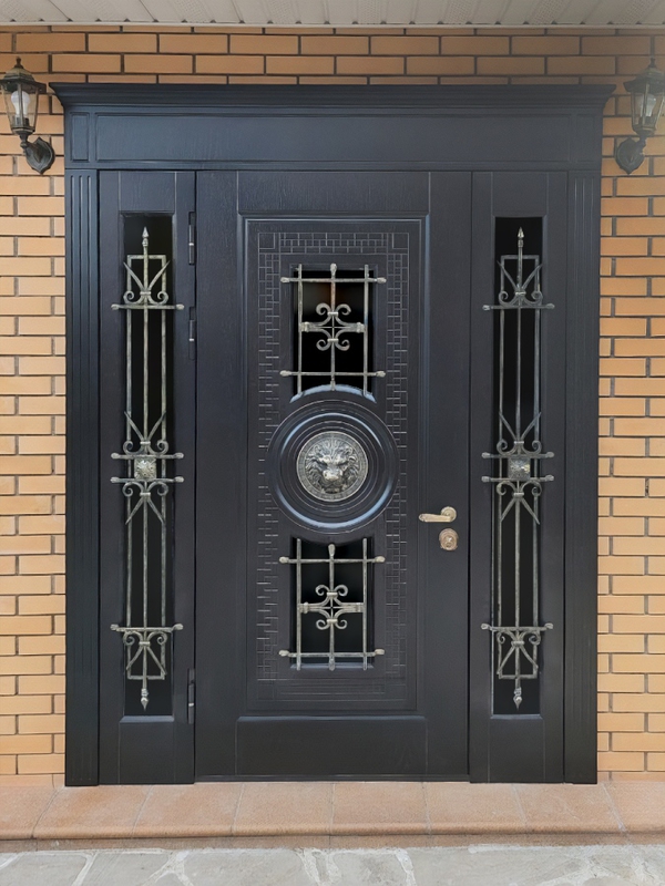 Парадная дверь с ковкой Парадная дверь с ковкой