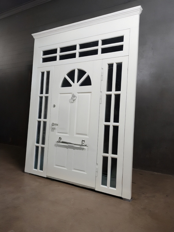 Парадная белая Парадная белая