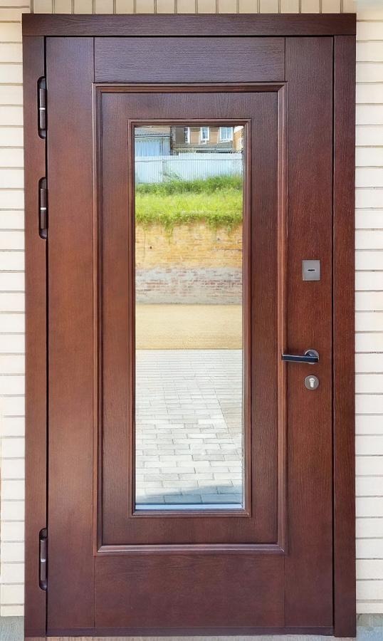 Дверь с большим стеклом Дверь с большим стеклом