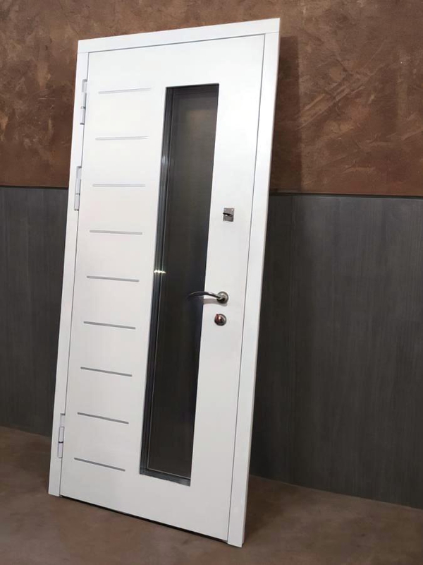 Со стеклом и молдингами Со стеклом и молдингами